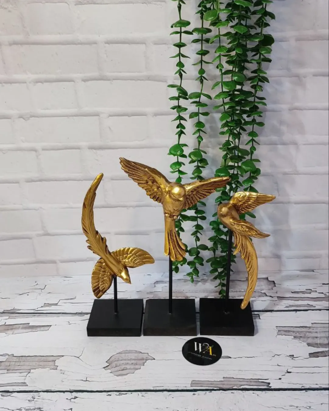 تندیس مجسمه ی پرستو