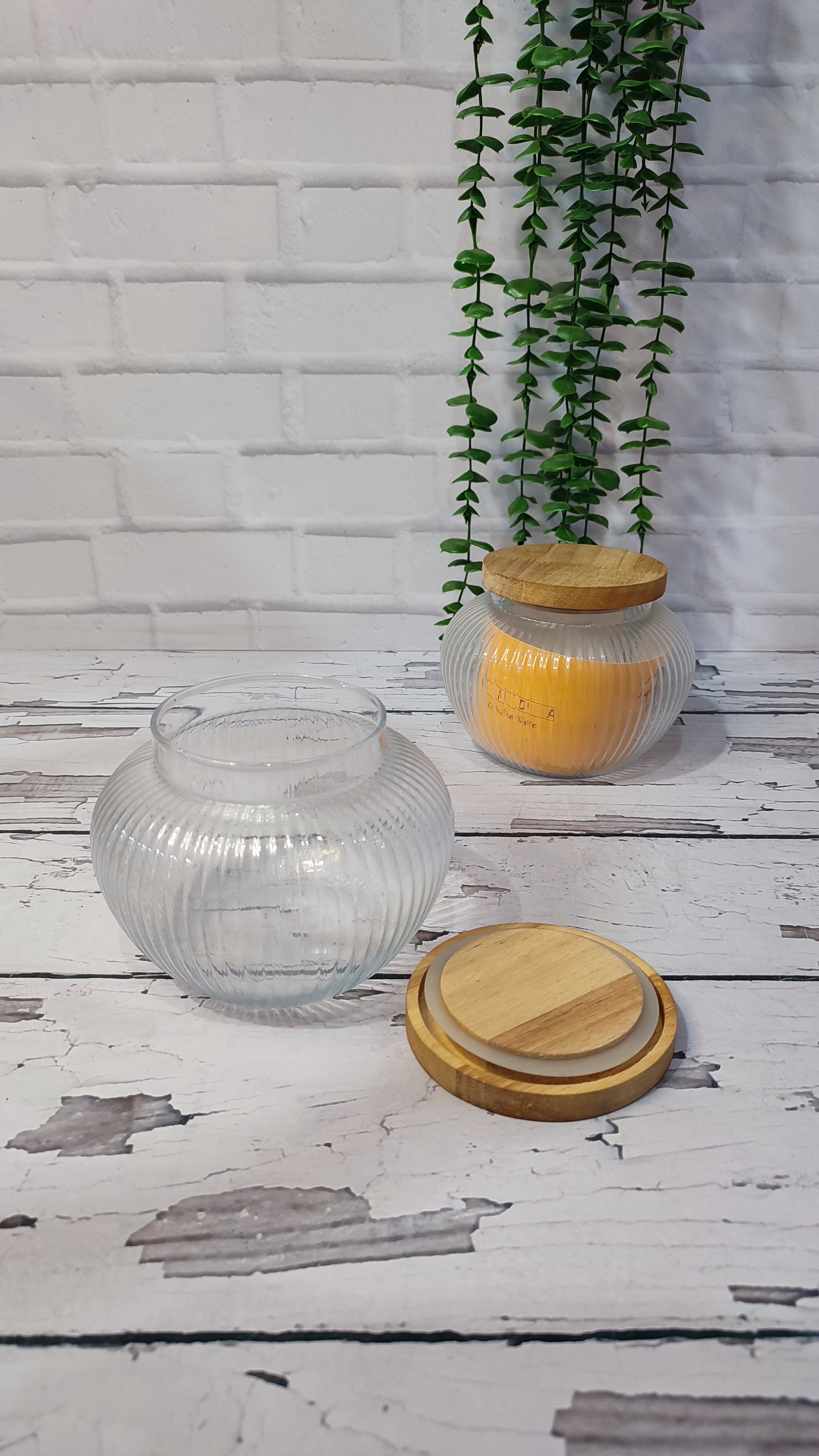 بانکه شیشه ای تپل در چوبی