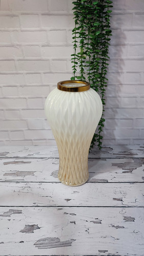 گلدان شیشه ای کمر باریک