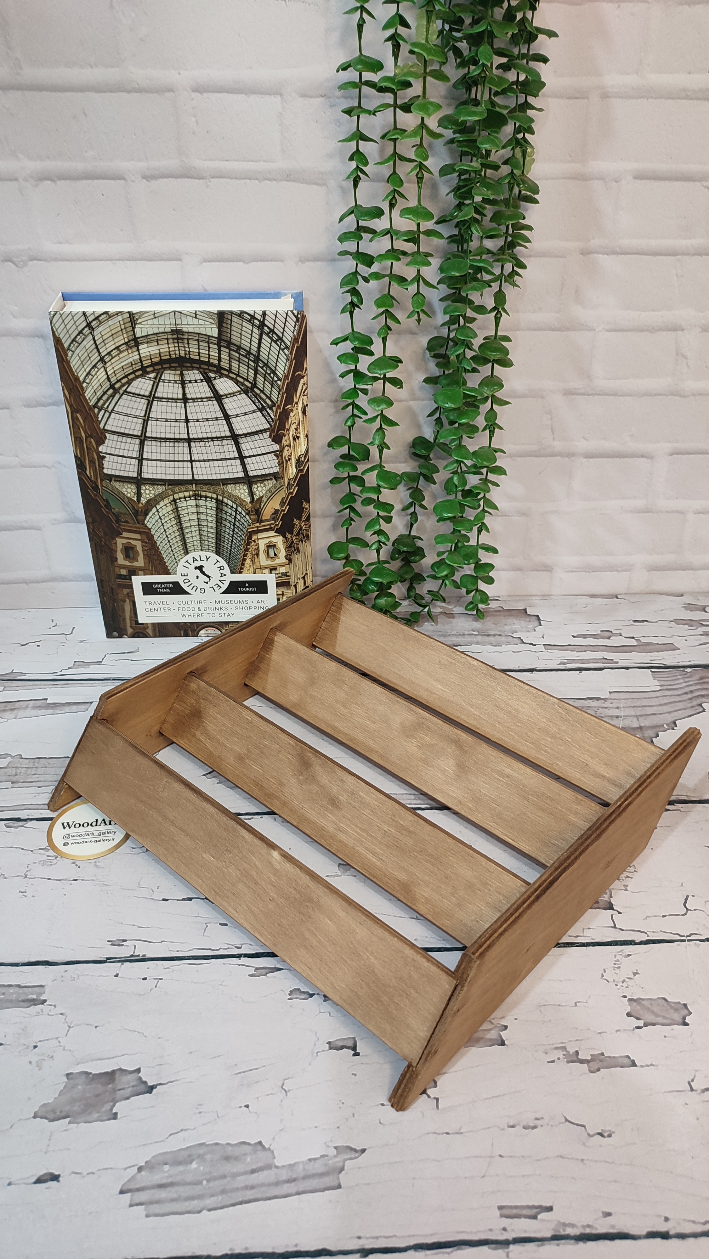 استند چوبی رو میزی مکارتی