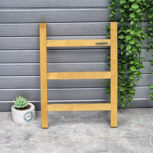 نردبان چوبی